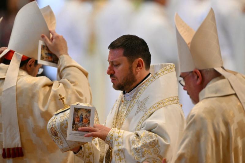 Mykola Bychok: El cardenal ucraniano "millenial" que elegirá al sucesor del papa Francisco - AFP