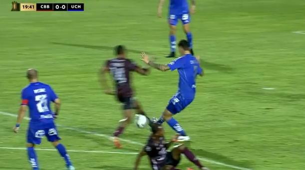 Franco Calderón provocó un penal en contra de U de Chile - Créditos: Captura ESPN