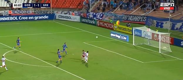 Alexander Aravena marcó golazo en Copa Sudamericana - Créditos: Espn