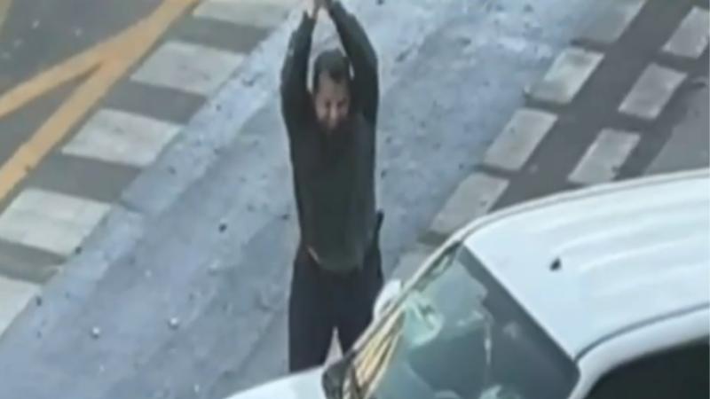 T13 - El violento historial de chofer que destruyó auto en Providencia