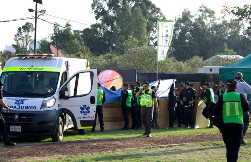 Dos muertos por colapso de estructura en festival musical en México