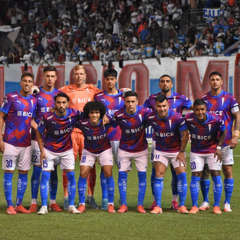 La UC saltó a la cancha con camiseta alternativa - Créditos: Cruzados