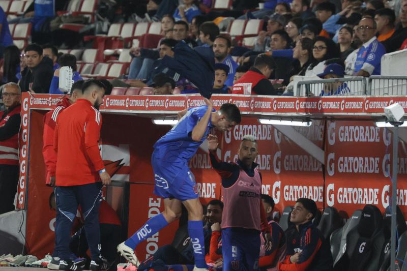 Lucas Di Yorio muy frustrado tras salir reemplazado por lesión - Créditos: Photosport