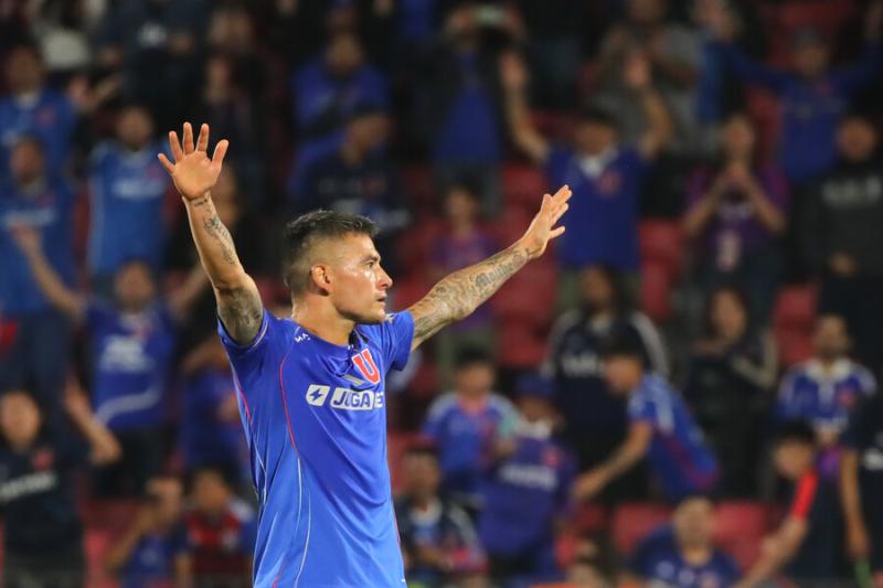 Hinchas de U de Chile alaban a Charles Aránguiz - Créditos: Photosport