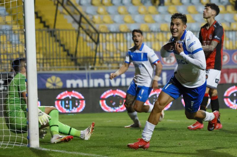 Deportes Limache acusó a la UC de regalar camisetas a los árbitros - Créditos: Photosport