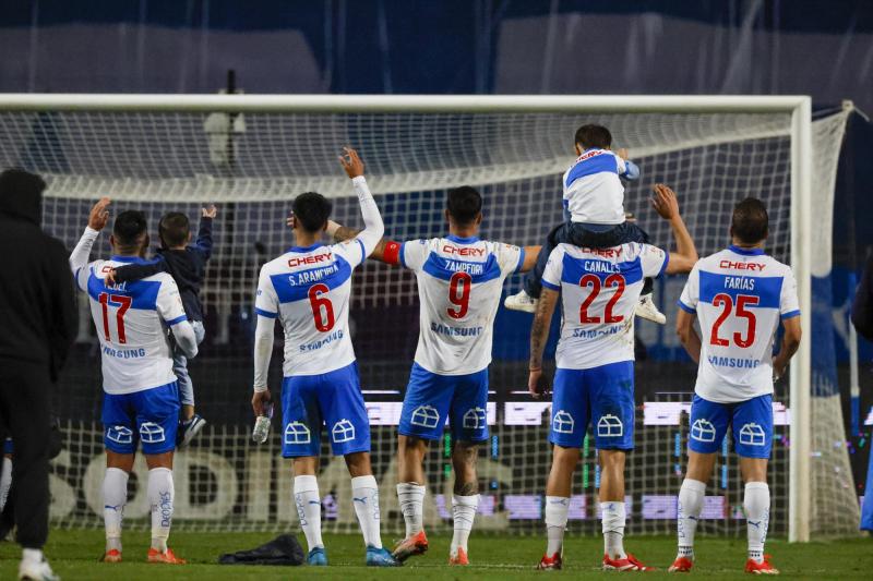 Photosport - La UC se ilusiona con el liderato del Campeonato Nacional 2025