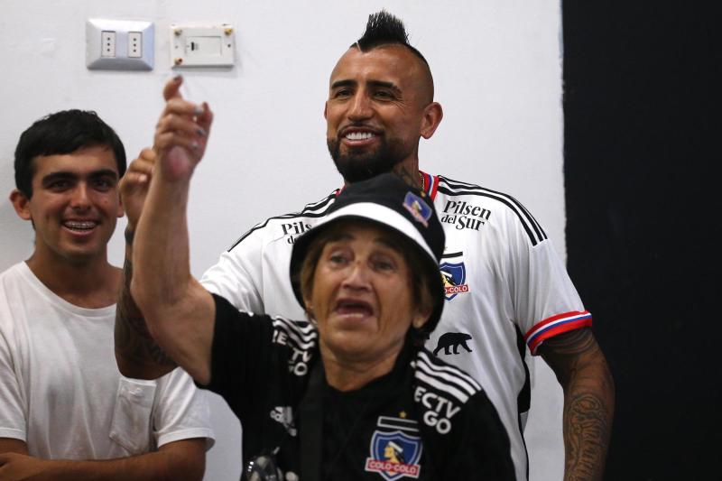 María Colo Colo en la presentación de Arturo Vidal - Créditos: Photosport