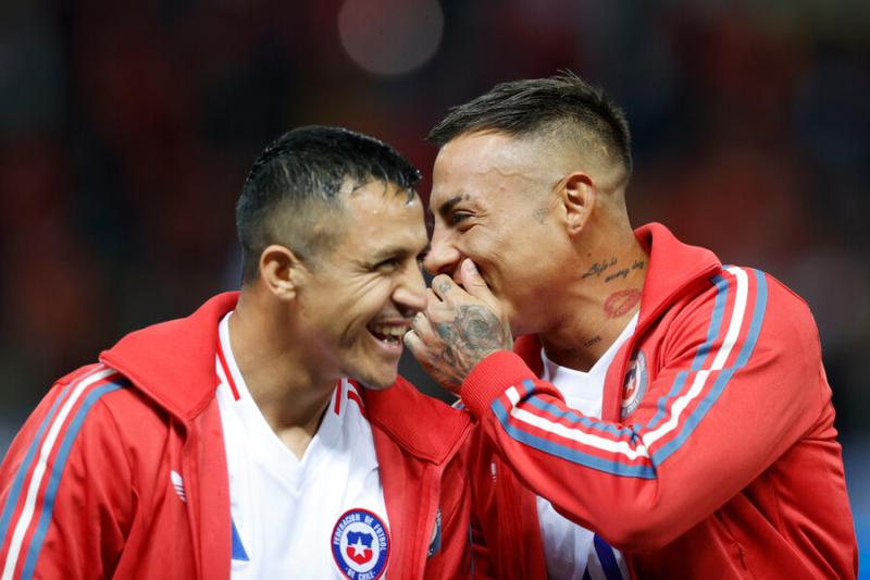 Ex capitán de U de Chile elije a Eduardo Vargar sobre Alexis - Créditos: Photosport