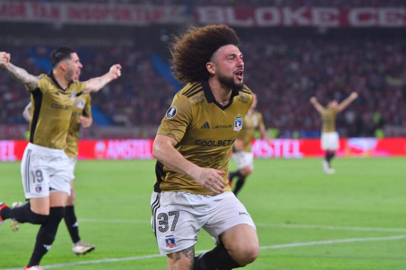 Afición de Colo Colo extraña a Maximiliano Falcón - Créditos: Photosport