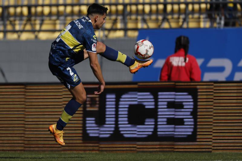 Alex Ibacache no seguirá en Everton - Créditos: Photosport