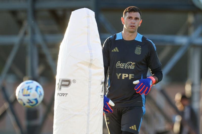 Memes del Dibu Martínez tras goleada en FA Cup - Créditos: Photosport