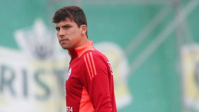 El chileno Gonzalo Tapia podría pasar de River Plate a Rosario Central - Photosport