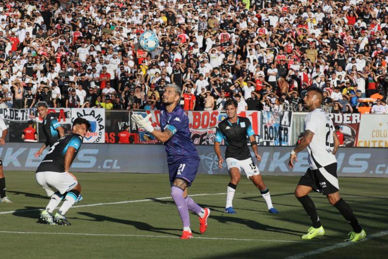 Colo Colo recibe a Racing Club este martes en el Monumental - Photosport