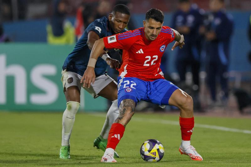 Fernando Zampedri jugó ante Paraguay y Ecuador - Photosport