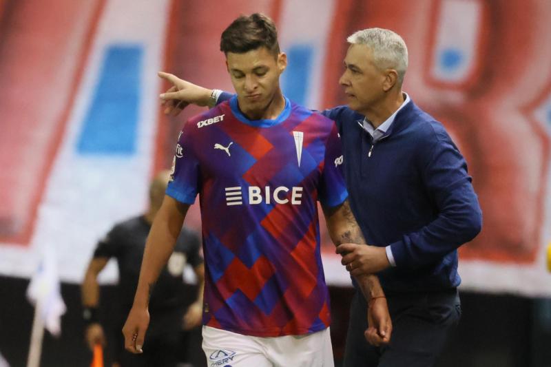 Photosport - Tiago Nunes no se mueve de la banca de la UC