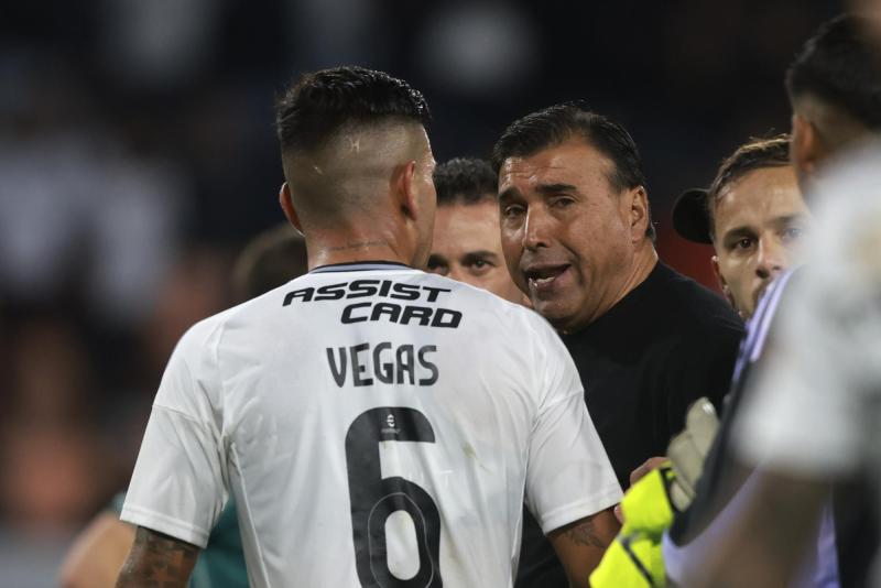 Photosport - Jorge Almirón se cruzó con el DT de Santiago Wanderers