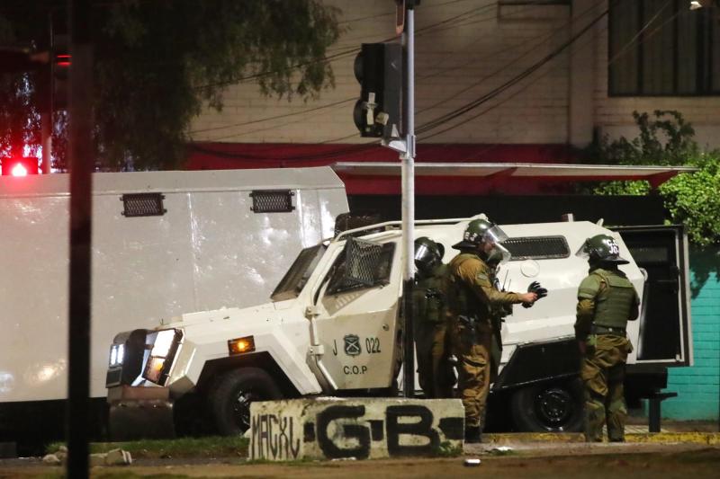 Photosport - Dos hinchas de Colo Colo fallecieron a las afueras del Estadio Monumental