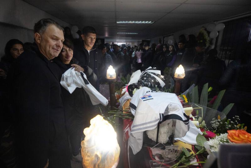 Miembros de Colo Colo visitaron velorios de hinchas - Créditos: Photosport