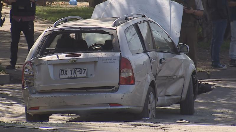 Vehículo robado chocó contra patrulla de Carabineros - T13