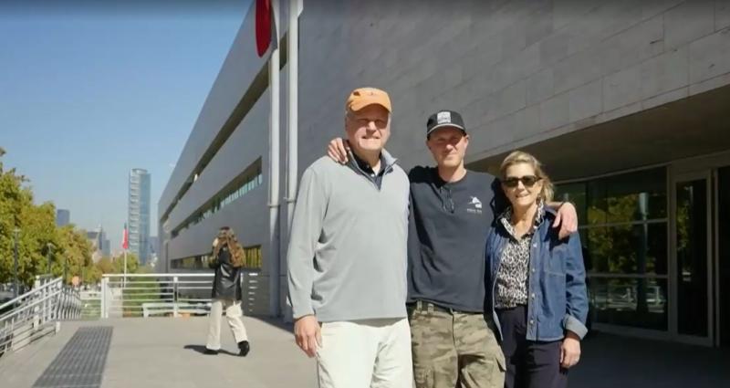 T13 - Turista norteamericano estafado por taxista