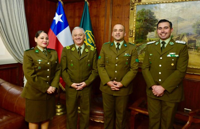 Carabineros - Rescate mujer en Playa Chica de Cartagena