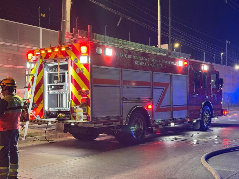 Incendio afectó edificio de radio "El Conquistador": Más de 120 bomberos trabajaron en el lugar