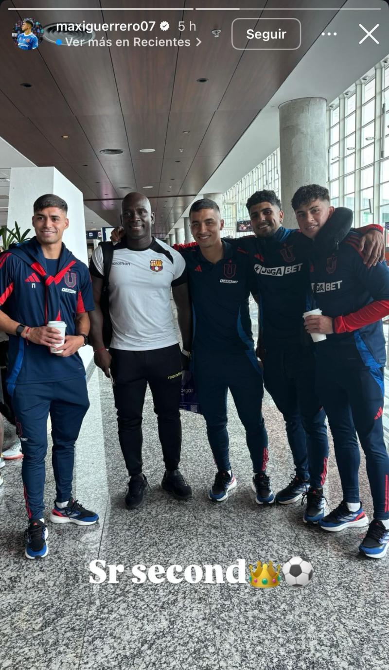 Jugadores de U de Chile junto al DT Segundo Castillo - Créditos: @Maxiguerrero07