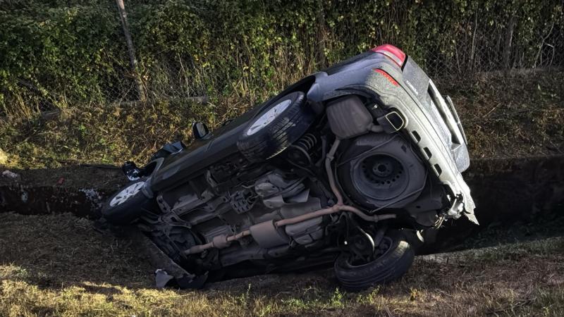 T13 - Vehículo volcado de la diputada