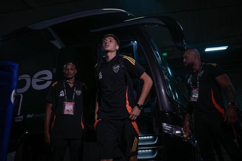 Instagram @ivanroman_3 - Iván Román fue titular por primera vez con Atlético Mineiro