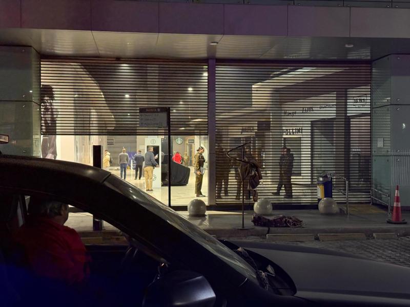 Más de 30 personas realizan turbazo en mall outlet de Quilicura: se llevaron millonario monto