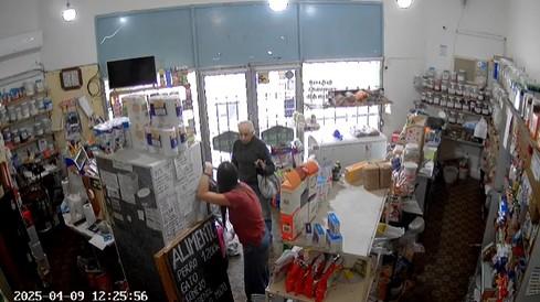 X @mariogaloppo - "Por favor, te lo pido": Hombre de tercera edad asalta negocio en Argentina y víctima pensó que era una broma