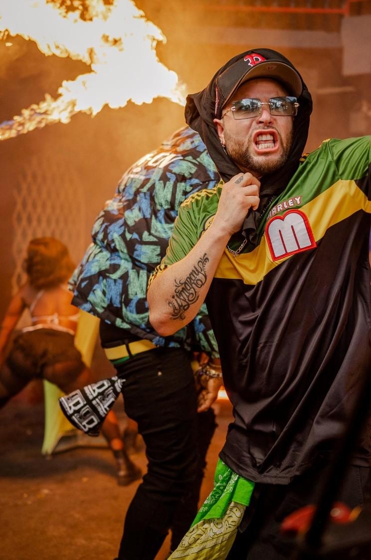 El Shaaki, el chileno latino que posiciona el dancehall en el mundo: Acaba de estrenar “Maldaosa” junto a Afro Bros