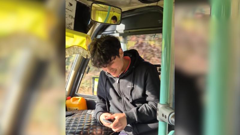 Estudiante hizo la cimarra y se subió a la micro de su papá - TikTok @elfantasmamado