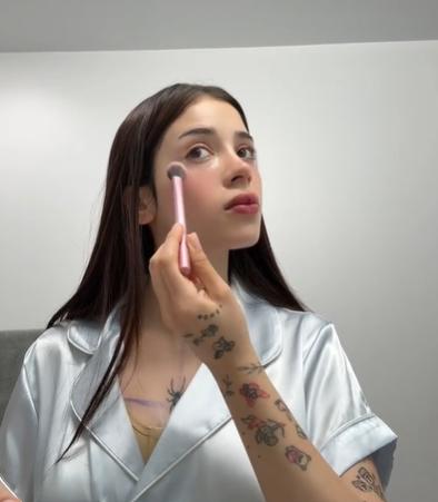 "No es de dramática o de querer llamar la atención...": Katteyes revela por qué se quitó los implantes