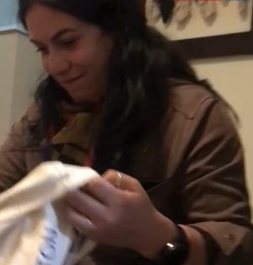 "Seven for all": Profesora denuncia robo de sus cosas, pero le devuelven las pruebas de sus alumnos