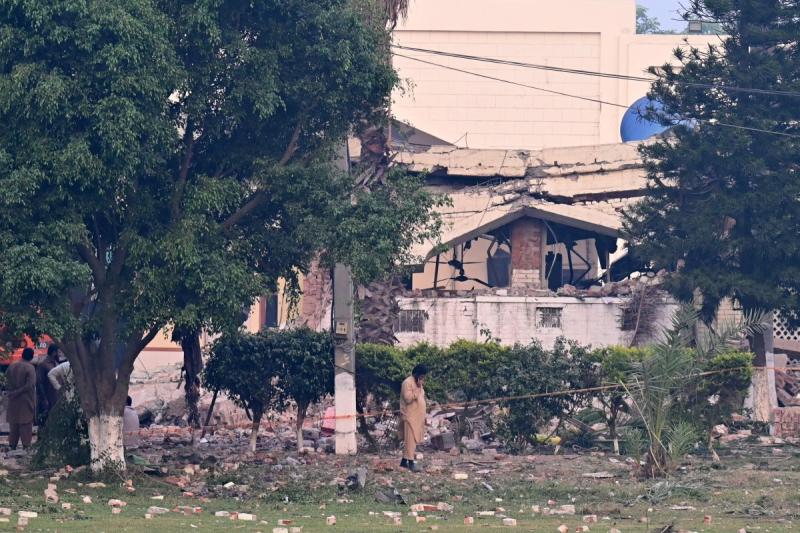 AFP - Ataques entre India y Pakistán dejan al menos 38 civiles muertos