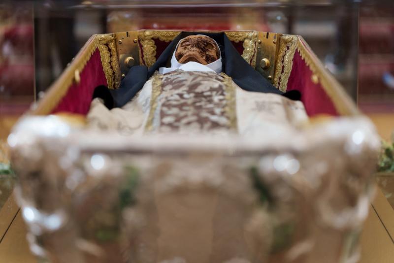 afp - Exhiben restos de Santa Teresa de Jesús, fallecida en 1582