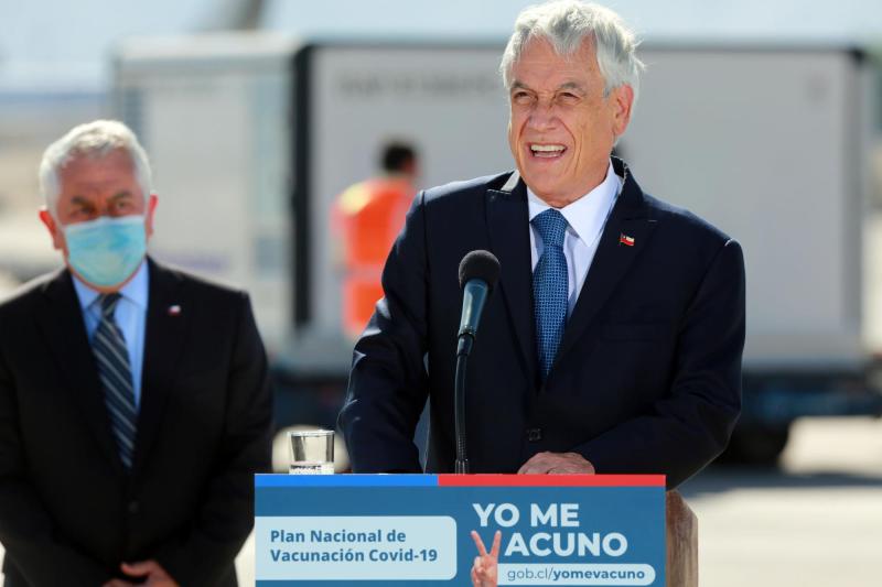 Agencia Uno - El expresidente Piñera recibió el primer cargamento de vacunas que llegaron a Chile durante la pandemia