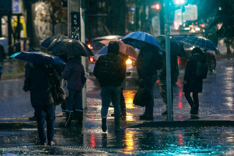 Agencia Uno - Lluvia en Santiago: ¿A qué hora llega el sistema frontal?