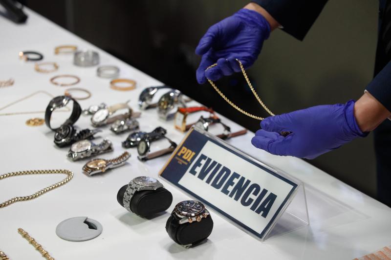 Funcionario de la PDI estaría vinculado a banda criminal - Agencia Uno