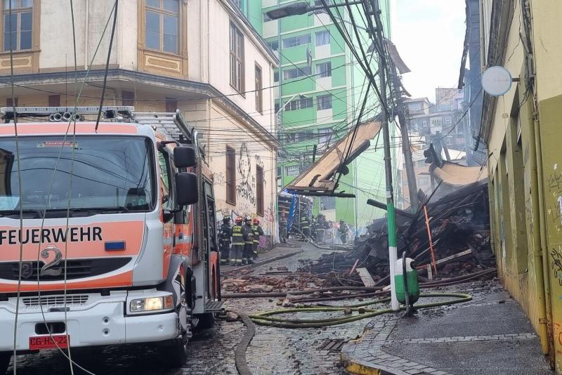 Agencia Uno - Incendio en Barrio Puerto de Valparaíso