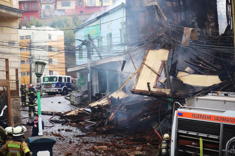 Agencia Uno - Incendio en Barrio Puerto de Valparaíso
