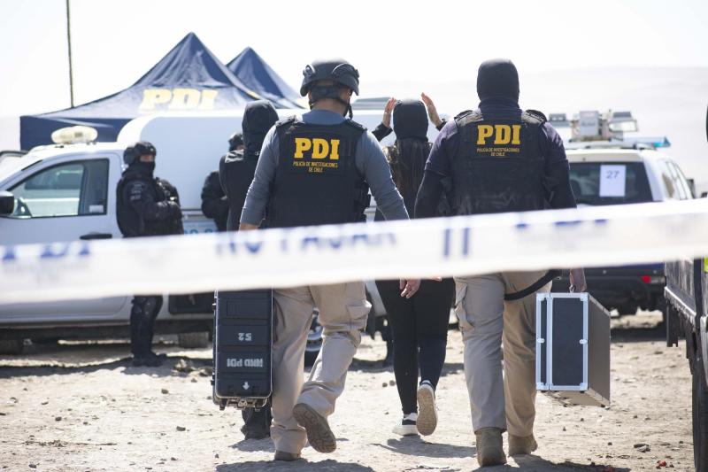 T13 - Enterrado vivo, con su carnet y en una maleta: El macabro crimen del Tren de Aragua contra exmiembro en Cerro Chuño | Agencia UNO