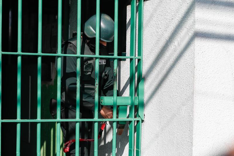 Agencia Uno - Monsalve sale del Anexo Penitenciario Capitán Yáber