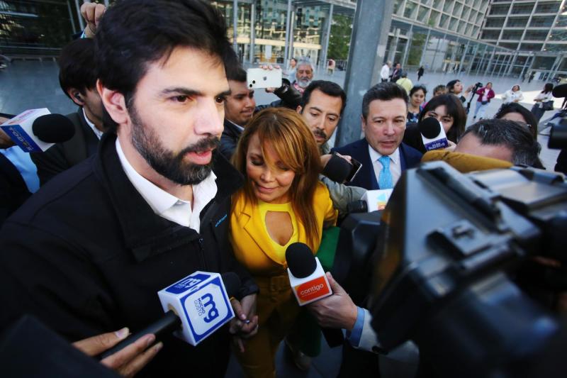 ATON - Joaquín Lavín León y Cathy Barriga