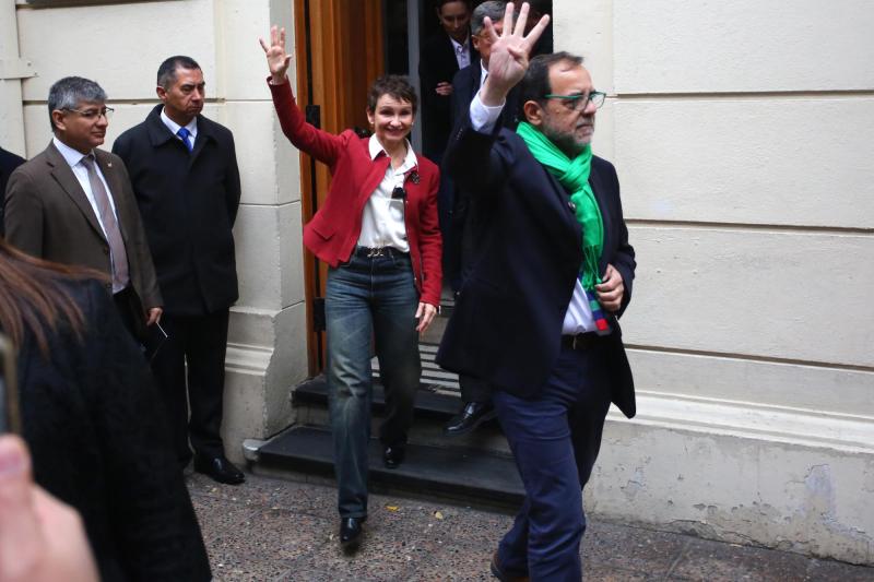 Aton- Tohá y Mulet en la inscripción de la primaria presidencial