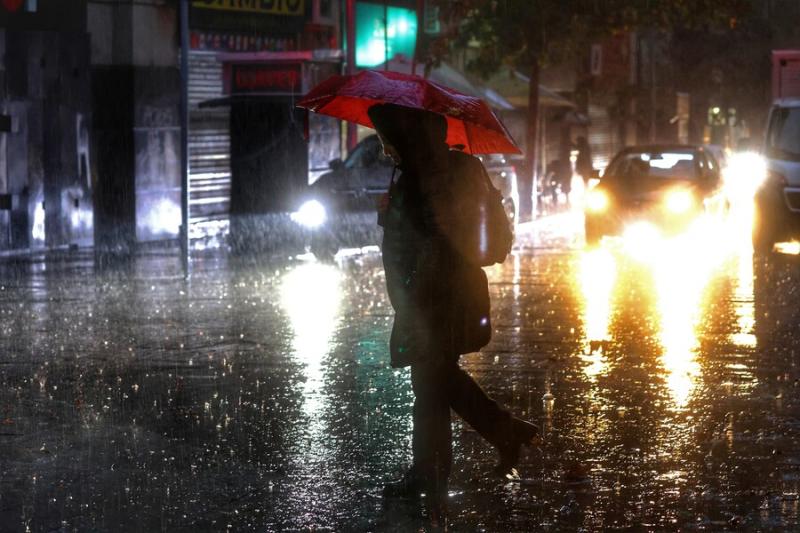 Aton - Lluvia en Santiago (Referencial)