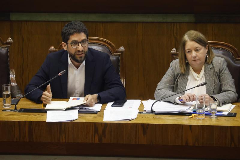 Aton- Ministro Bocardo y subsecretario Berner durante la discusión del proyecto de salario mínimo