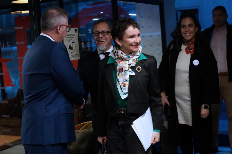 Aton- Carolina Tohá en Radio ADN para participar del debate de los candidatos oficialistas