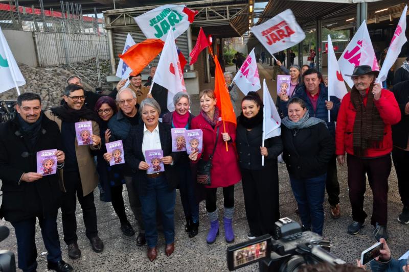 Aton- Jara realizó un banderazo para dar inicio a su campaña presidencial